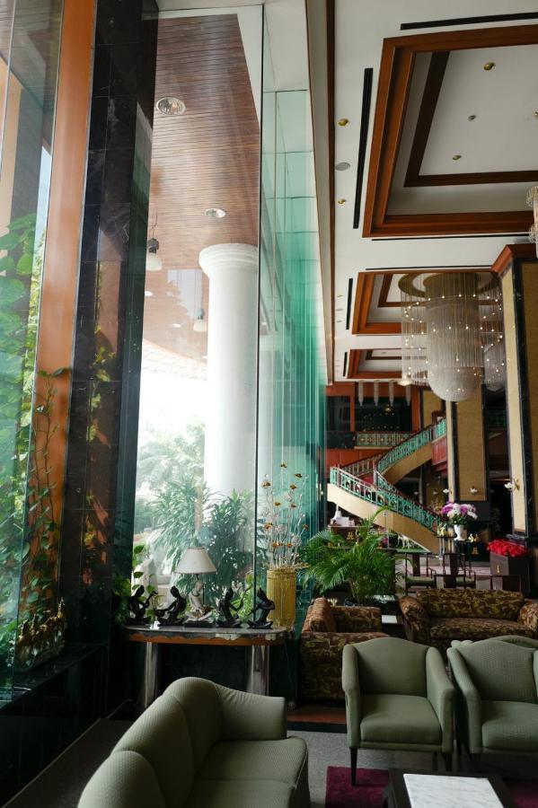 Town In Town Hotel Bangkok - Sha Plus Exterior photo